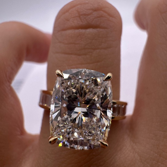 4.02 carat F VVS2 cushion diamond engagement ring baguette band - Picture 7 of 11